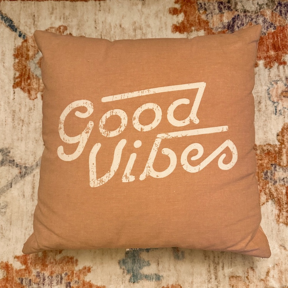 Good Vibes Pillow🩷